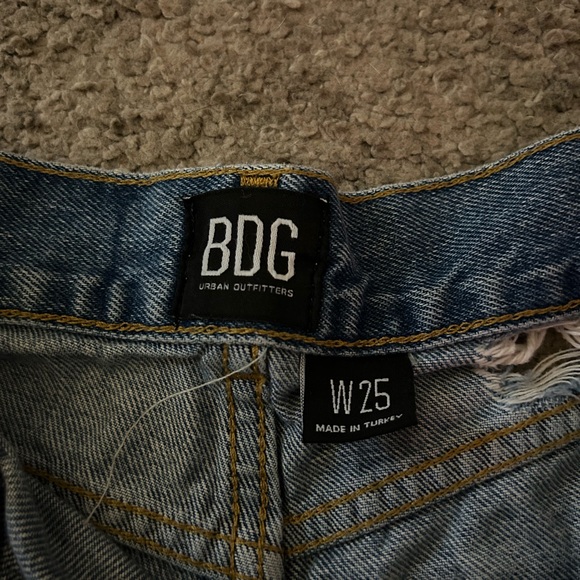 Distressed Urban Outfitters shorts - Picture 3 of 3